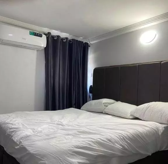هتل Oak Suites & Bar