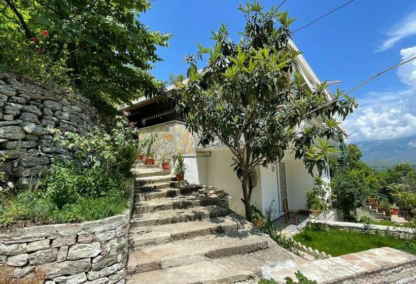 پانسیون Latifi Guesthouse