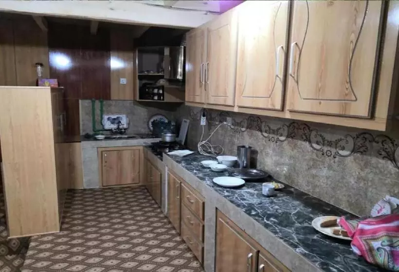 پانسیون Fantasy Lodges Guest House Islamabad