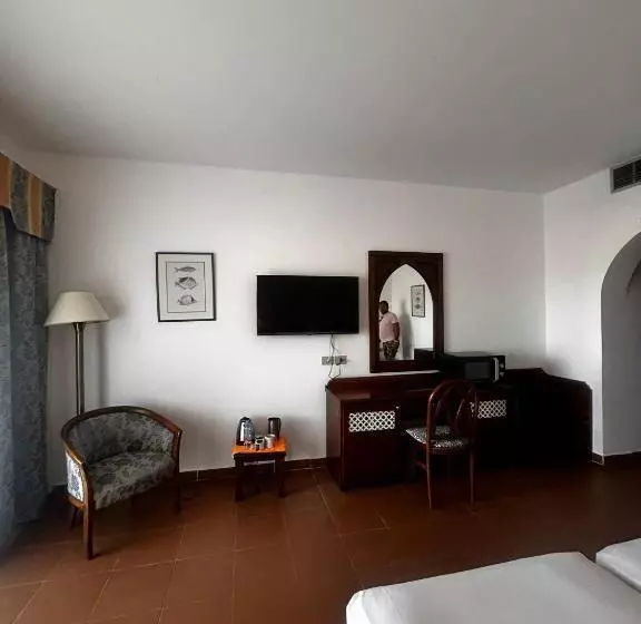 Luisa Dominal Coral Bey