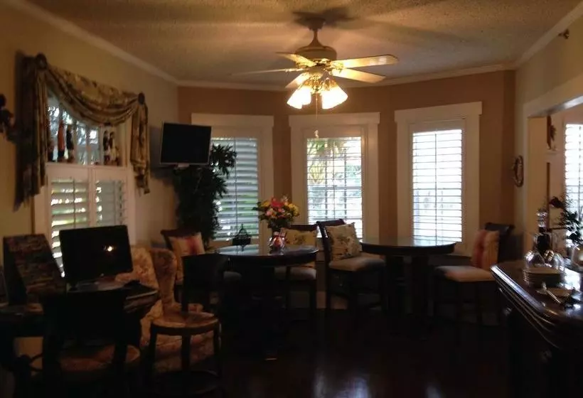 住宿加早餐  Beach Drive Inn