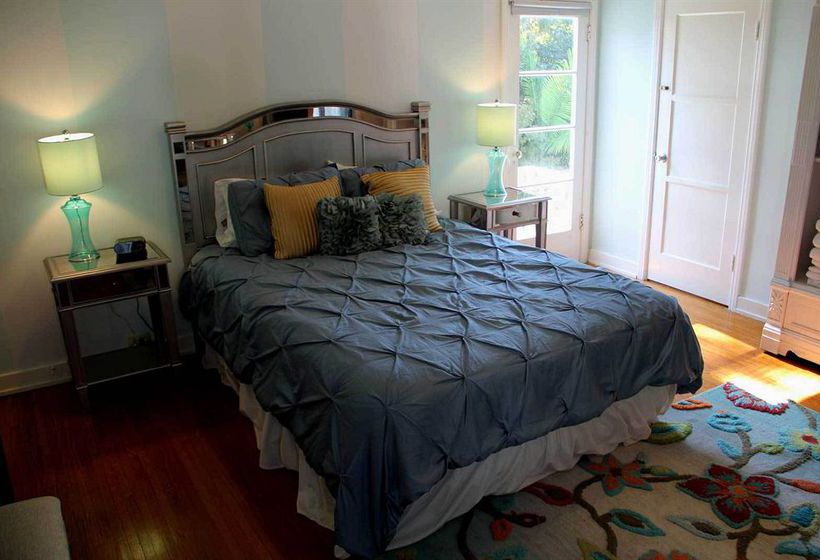 Cinema Suites Bed & Breakfast Hsr1919001050