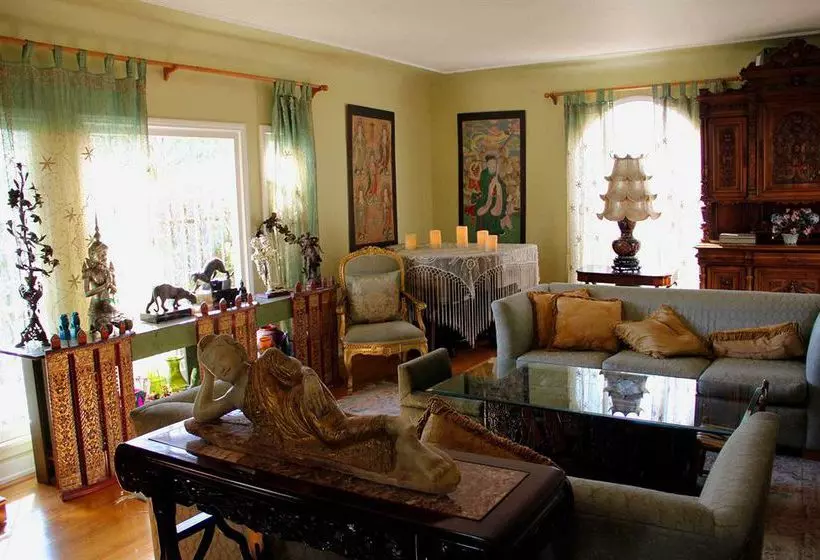 Cinema Suites Bed & Breakfast Hsr1919001050