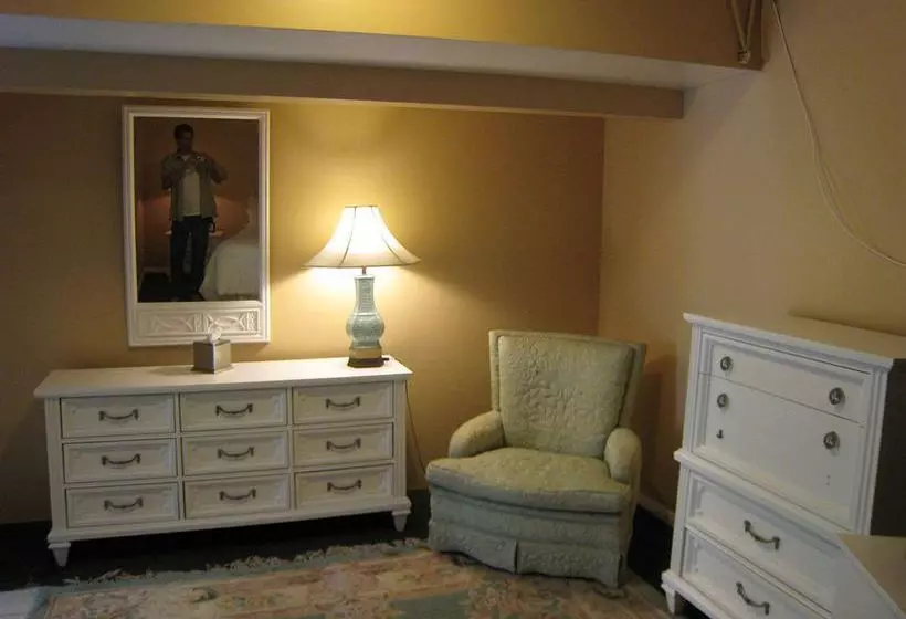 Cinema Suites Bed & Breakfast Hsr1919001050