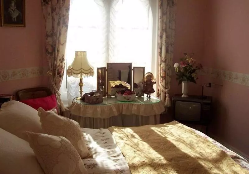 Bed and Breakfast Courtenay House