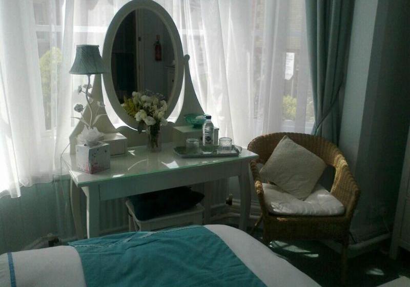 Bed and Breakfast Courtenay House