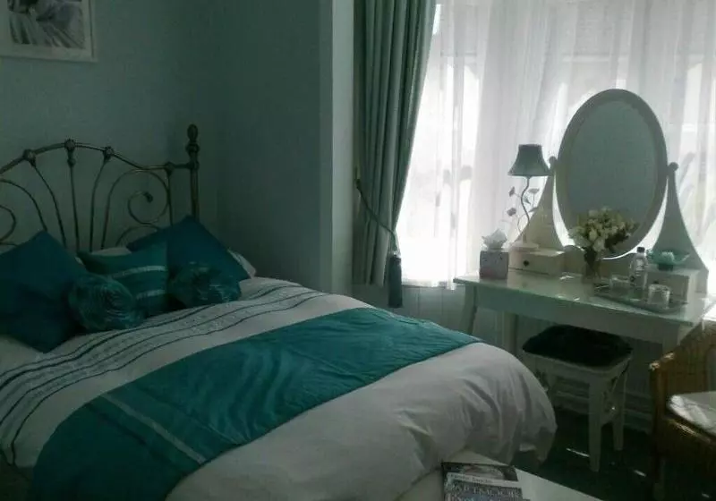 Bed and Breakfast Courtenay House