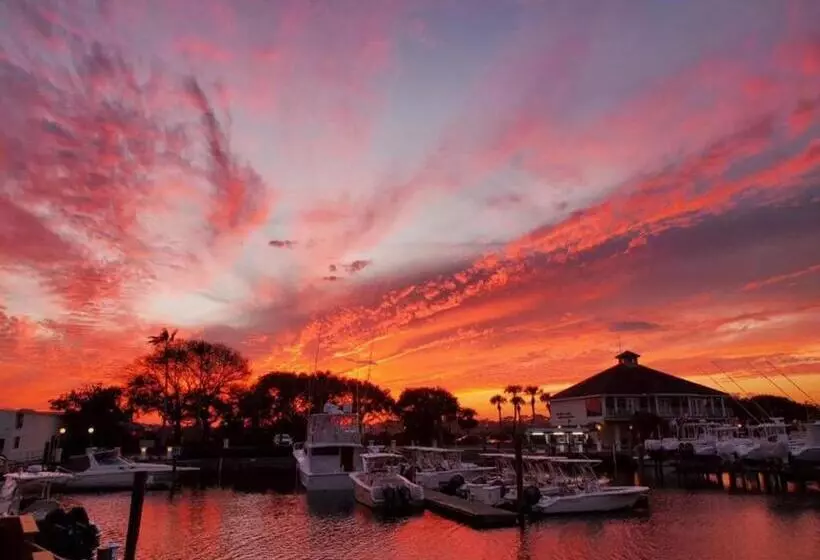 Aamiaismajoitus (B&B) Inn At Camachee Harbor
