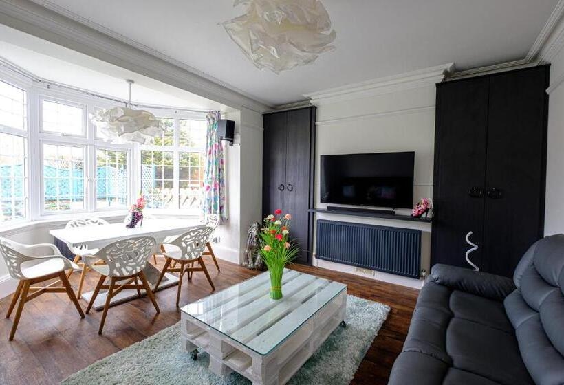 تختخواب و صبحانه Robertsbrook Guest House