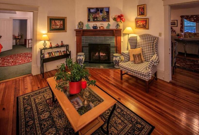 مبيت وإفطار Taylor House Inn