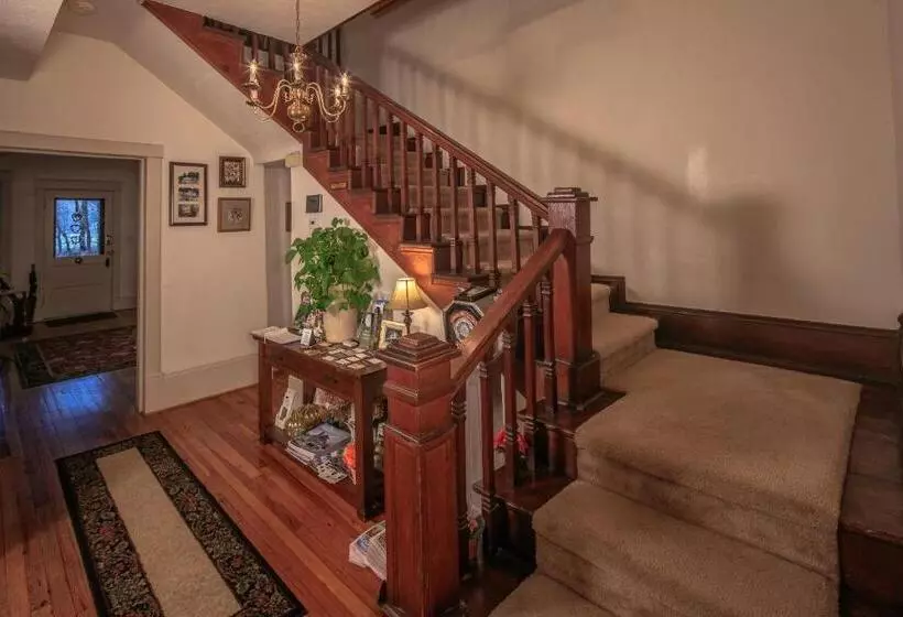 민박 Taylor House Inn