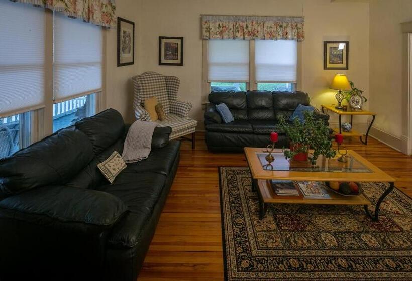 مبيت وإفطار Taylor House Inn