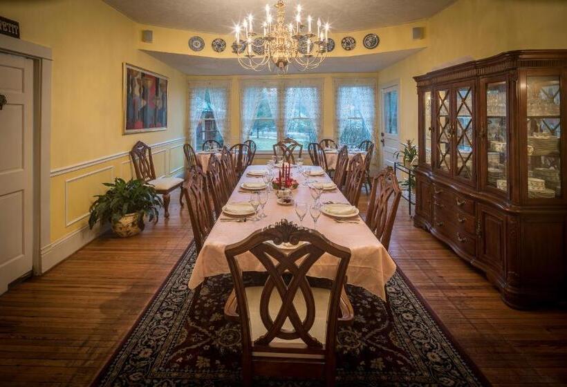 مبيت وإفطار Taylor House Inn