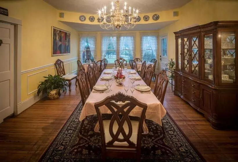 민박 Taylor House Inn