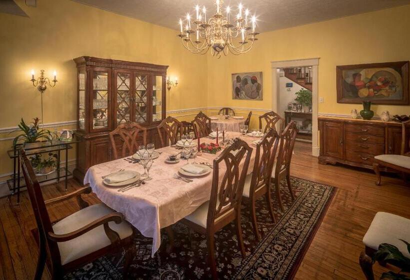 مبيت وإفطار Taylor House Inn