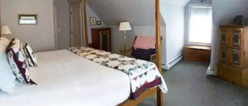 ベッドアンドブレックファースト The Maple Leaf Inn