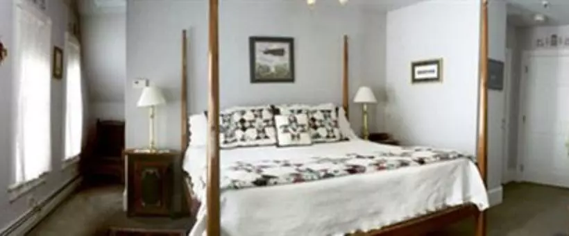 ベッドアンドブレックファースト The Maple Leaf Inn