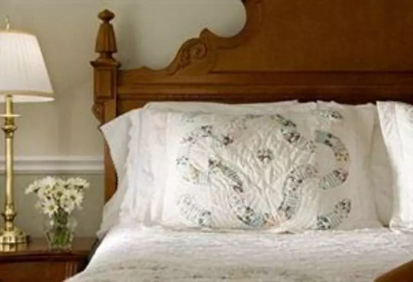 ベッドアンドブレックファースト The Maple Leaf Inn