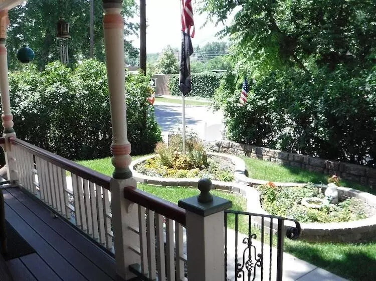 Bed and Breakfast The Silk Pincushion