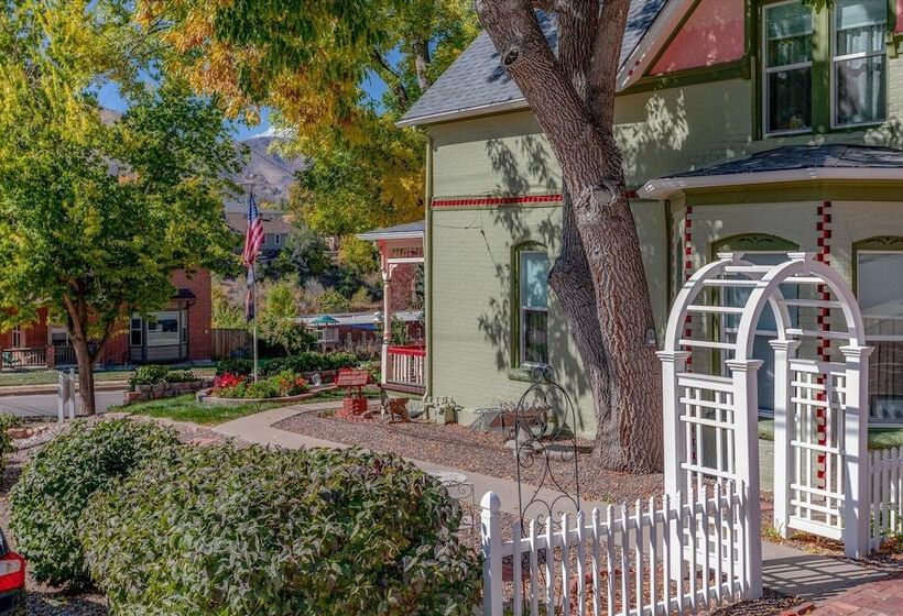 مبيت وإفطار The Silk Pincushion