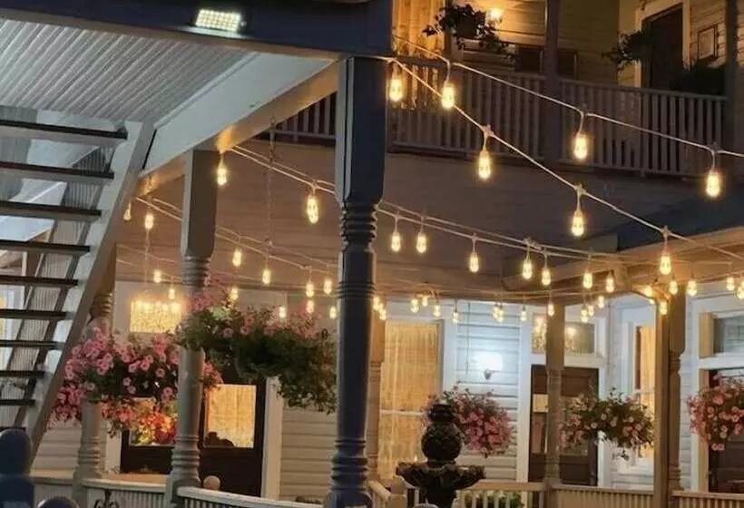 ベッドアンドブレックファースト Woodbine Inn And Restaurant