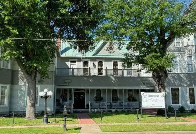 ベッドアンドブレックファースト Woodbine Inn And Restaurant