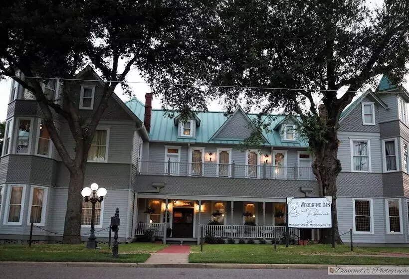 ベッドアンドブレックファースト Woodbine Inn And Restaurant