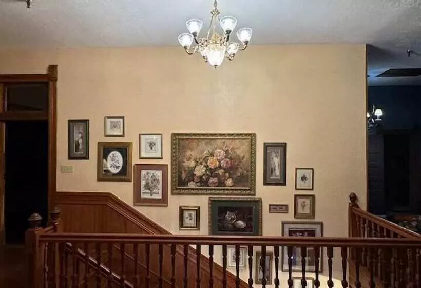 ベッドアンドブレックファースト Woodbine Inn And Restaurant