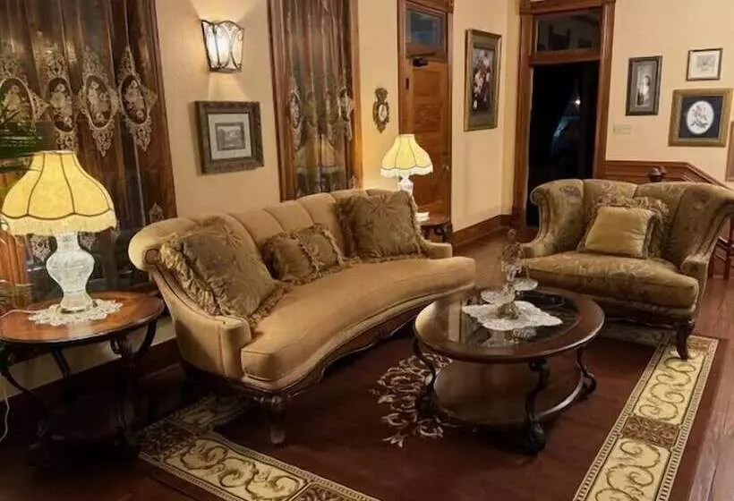 ベッドアンドブレックファースト Woodbine Inn And Restaurant