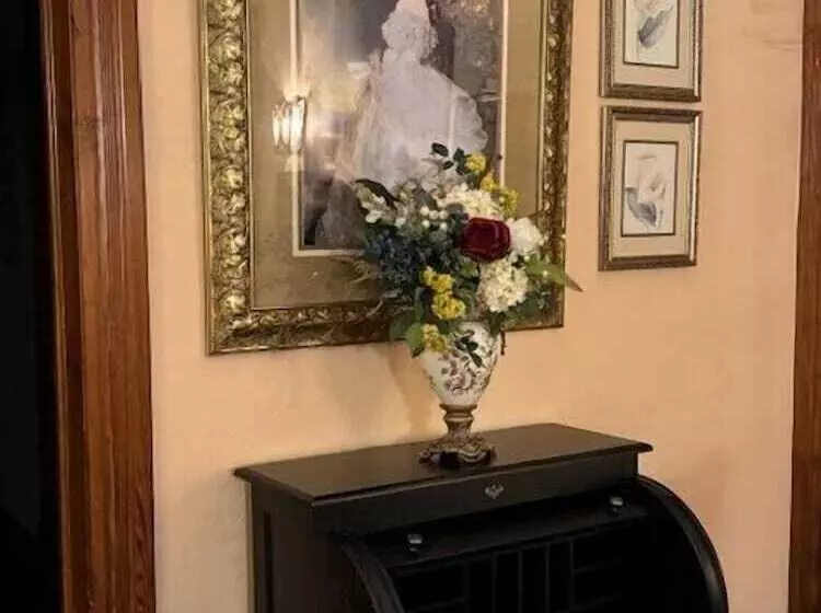 ベッドアンドブレックファースト Woodbine Inn And Restaurant