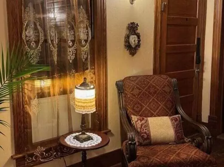 ベッドアンドブレックファースト Woodbine Inn And Restaurant