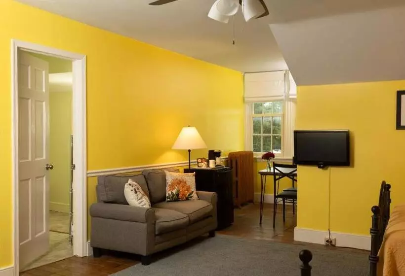 Carlisle House Bed And Breakfast