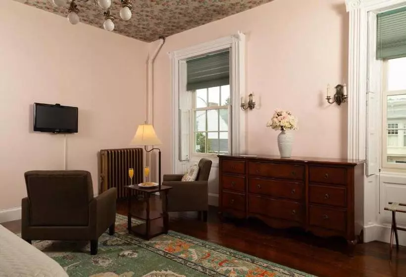 Carlisle House Bed And Breakfast