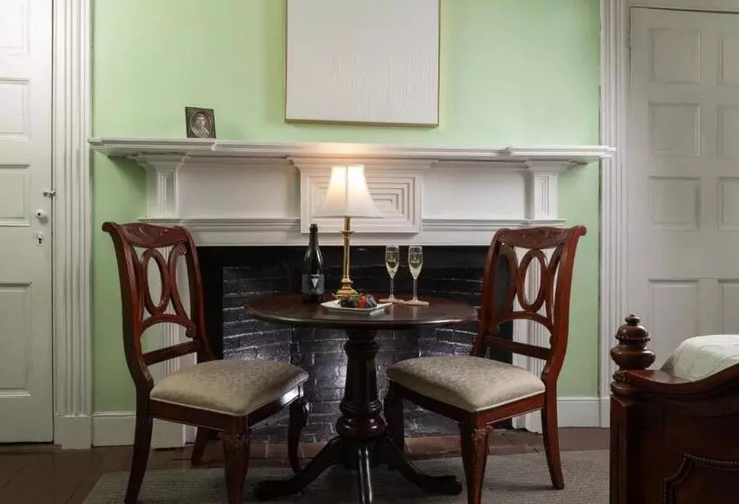 Carlisle House Bed And Breakfast