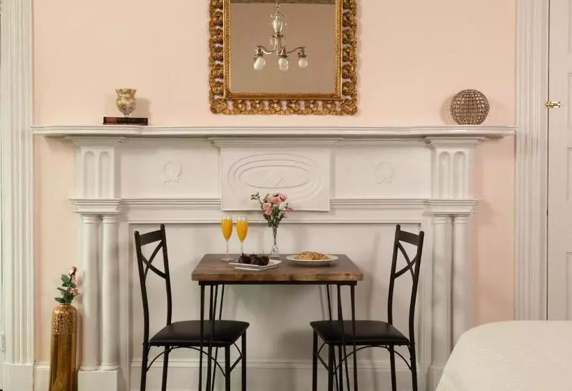 Carlisle House Bed And Breakfast