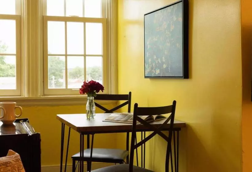 Carlisle House Bed And Breakfast