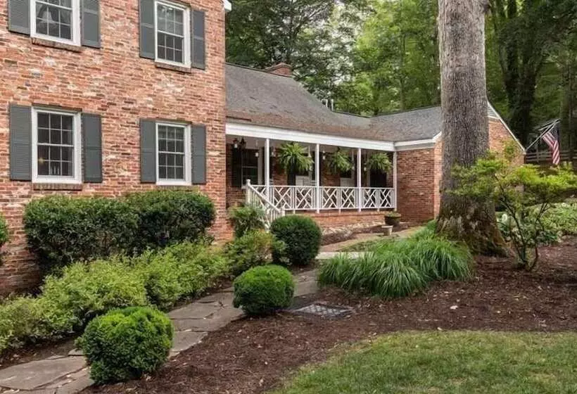 Colonial Gardens B & B