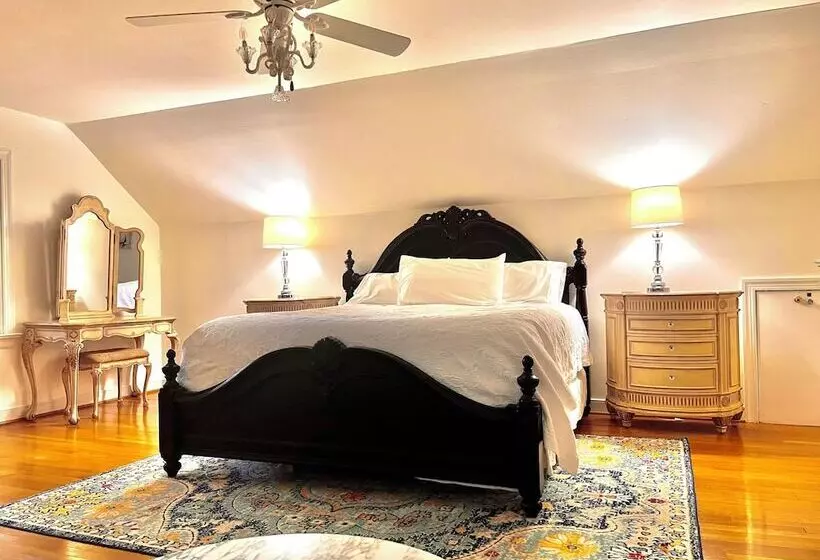 Colonial Gardens B & B