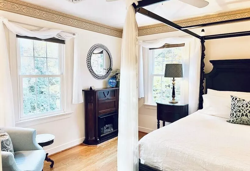 Colonial Gardens B & B