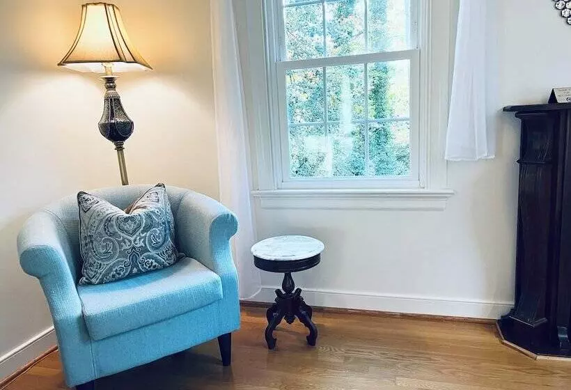 Colonial Gardens B & B