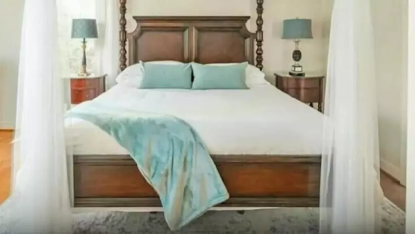 Colonial Gardens B & B