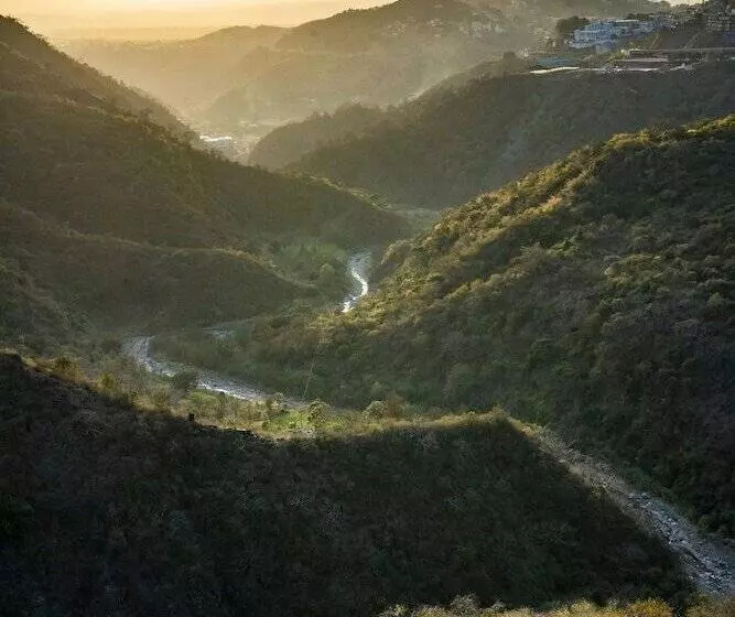 Szálloda Moksha Himalaya Spa Resort