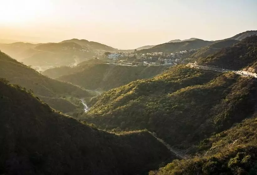 Szálloda Moksha Himalaya Spa Resort