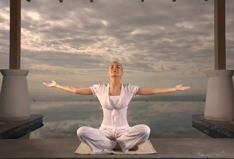 Szálloda Moksha Himalaya Spa Resort