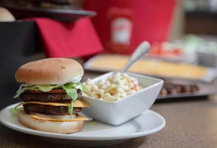 Pomeroy Hotel Fort St. John