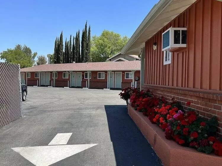 Отель Studio Inn Livermore