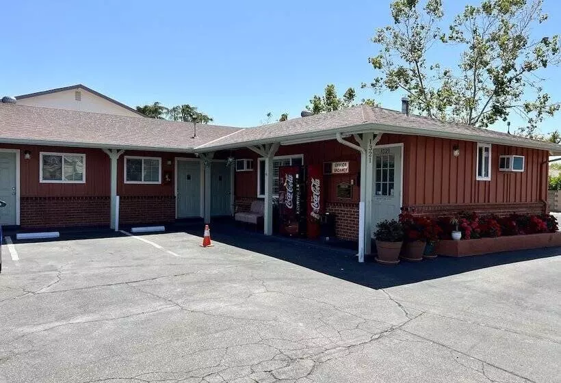 Отель Studio Inn Livermore