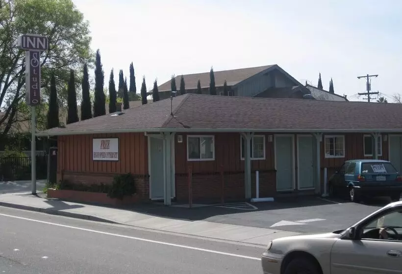 Отель Studio Inn Livermore
