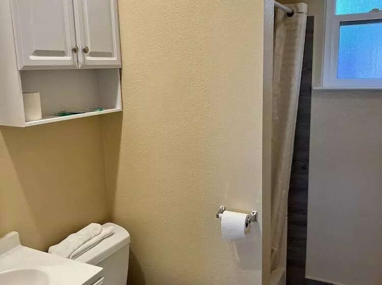 Отель Studio Inn Livermore