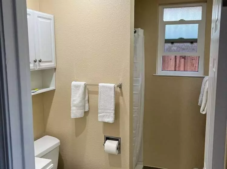 Отель Studio Inn Livermore